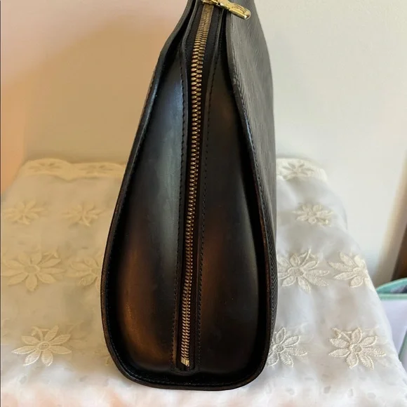 Louis Vuitton Black Leather Pouch with Gold Details - Picture 4 of 16